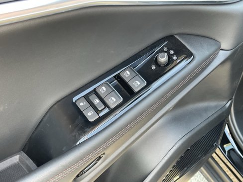 New 2025 Jeep Wagoneer Limited image 13