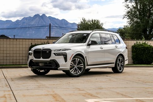 New 2026 BMW X7 M60i image 1