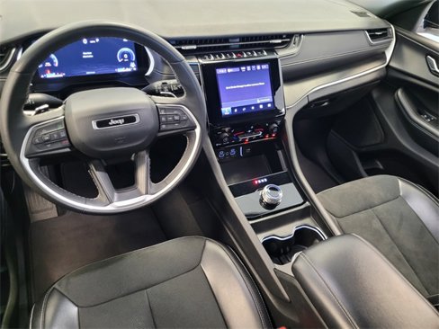 Used 2024 Jeep Grand Cherokee Altitude image 7