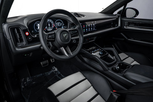 New 2025 Porsche Cayenne Turbo image 13
