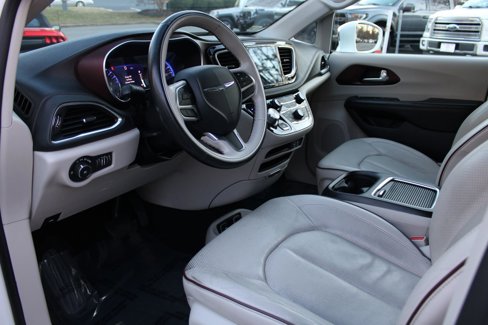 Used 2020 Chrysler Pacifica Limited image 21