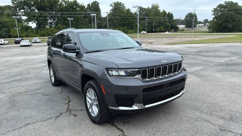 Used 2024 Jeep Grand Cherokee L Laredo image 3
