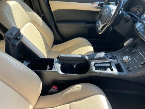 Used 2016 Lexus CT 200h image 29