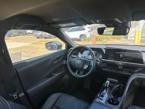 Used 2025 Toyota Crown XLE image 34