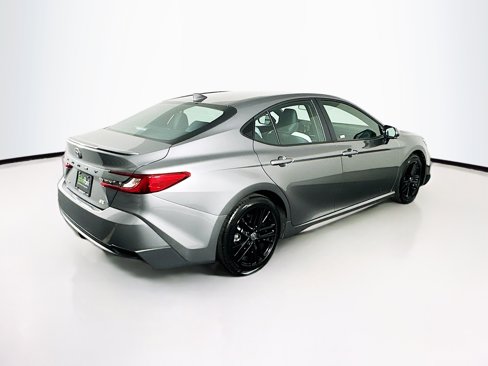 Used 2025 Toyota Camry SE image 9