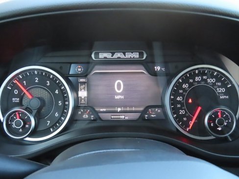 New 2026 RAM 1500 4x4 Crew Cab image 33
