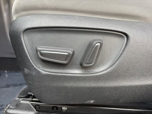 Used 2023 Toyota Sienna LE image 11