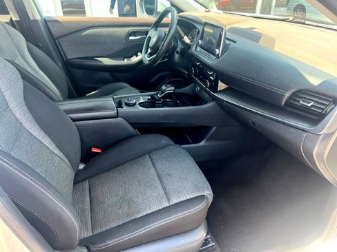 Used 2021 Nissan Rogue SV image 9