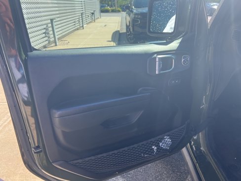 Used 2023 Jeep Gladiator Rubicon w/ Cold Weather Group image 51