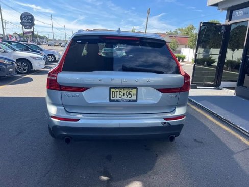 Used 2018 Volvo XC60 T5 Momentum w/ Advanced Package image 9