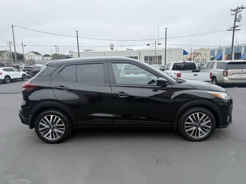 Used 2023 Nissan Kicks SV image 6