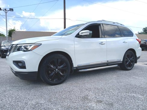 Used 2018 Nissan Pathfinder Platinum image 1