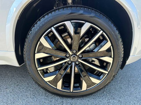 New 2026 Volvo XC90 B6 Plus w/ Protection Package Premier image 9