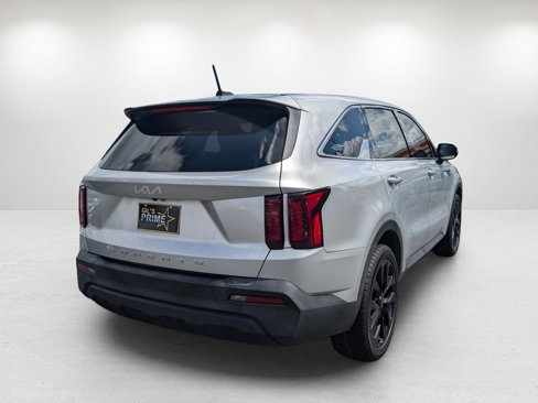 Used 2022 Kia Sorento LX image 5