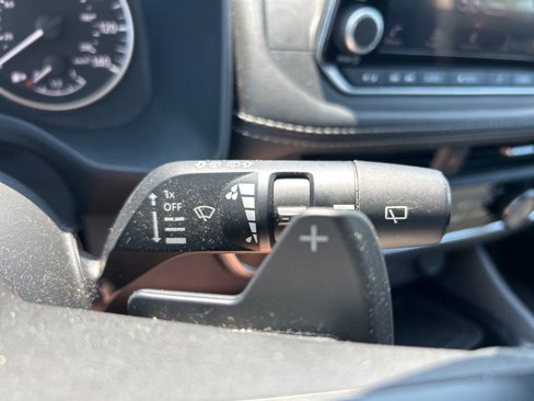 Used 2023 Nissan Rogue S image 22
