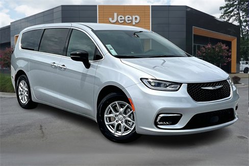 New 2026 Chrysler Pacifica Select image 2