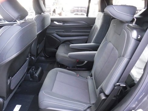 New 2025 Jeep Grand Cherokee L Laredo image 32