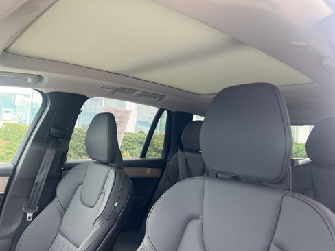 Used 2025 Volvo XC90 B5 Plus image 13