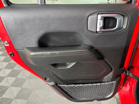 Used 2025 Jeep Wrangler Sahara image 25