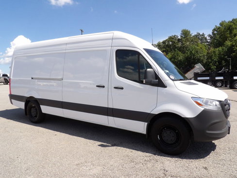 Used 2025 Mercedes-Benz Sprinter 2500 image 10