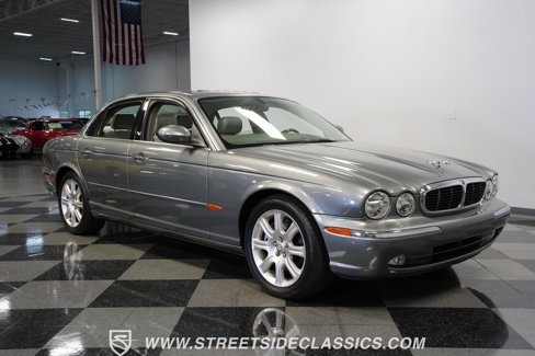 Used 2004 Jaguar XJ8 image 16