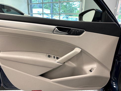 Used 2019 Volkswagen Passat Wolfsburg Edition image 14