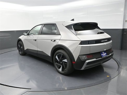 New 2025 Hyundai Ioniq 5 SE image 6