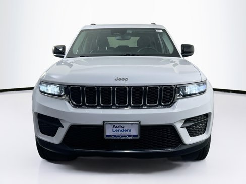 Used 2023 Jeep Grand Cherokee Laredo w/ Luxury Tech Group I image 2