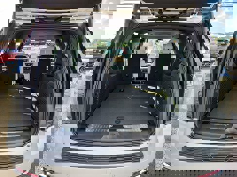 New 2025 Chevrolet Suburban Premier image 25