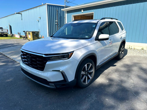 Used 2024 Honda Pilot Touring image 1