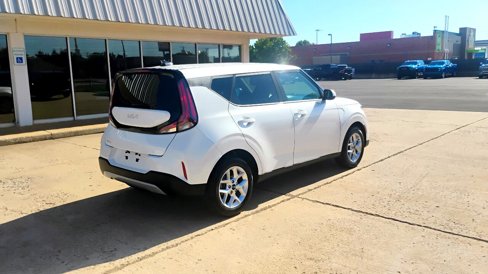 Used 2023 Kia Soul LX w/ LX Technology Package image 7