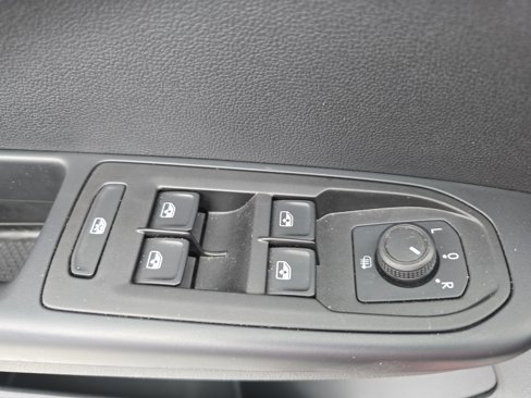 Certified 2023 Volkswagen Taos SEL image 27
