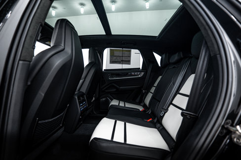 New 2025 Porsche Cayenne Turbo image 21