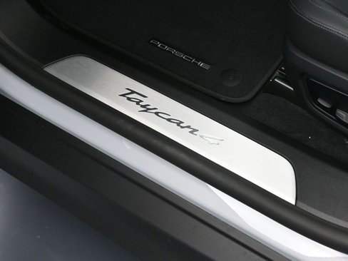 New 2025 Porsche Taycan image 26