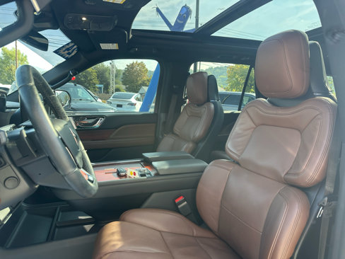 Used 2024 Lincoln Navigator L Reserve image 13
