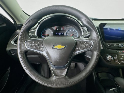 Used 2025 Chevrolet Malibu LS image 11