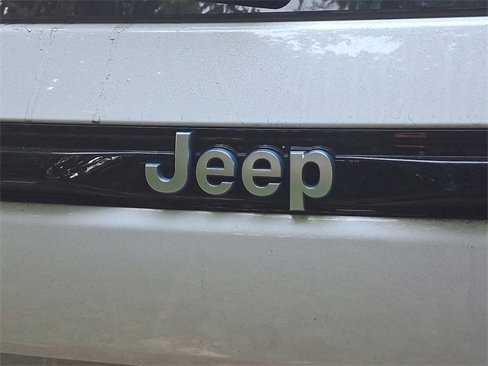 Used 2024 Jeep Grand Cherokee Limited 4xe image 10