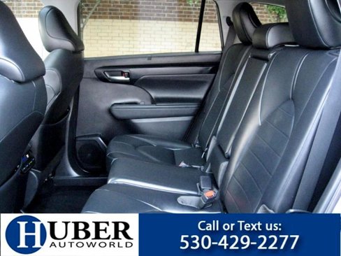 Used 2021 Toyota Highlander XLE image 12