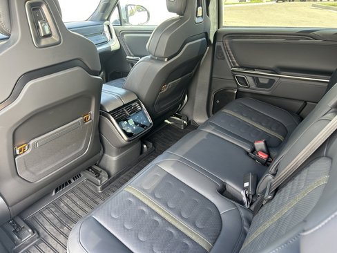 Used 2024 Rivian R1S Adventure image 27