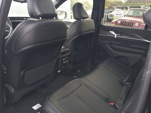 New 2025 Jeep Grand Cherokee Limited w/ Black Appearance Package image 23