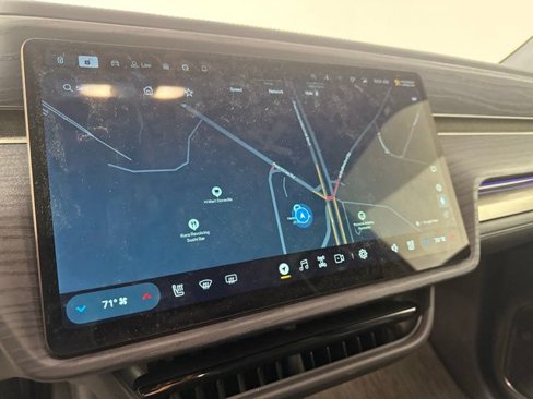 Used 2024 Rivian R1S Adventure image 19