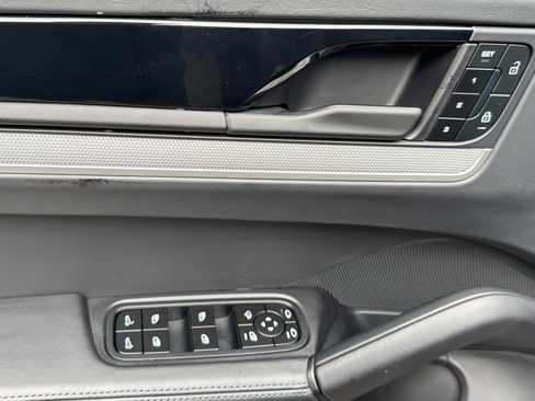 Certified 2025 Porsche Cayenne Coupe image 21