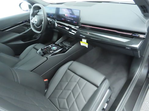 Used 2025 BMW 530i w/ Premium Package image 19
