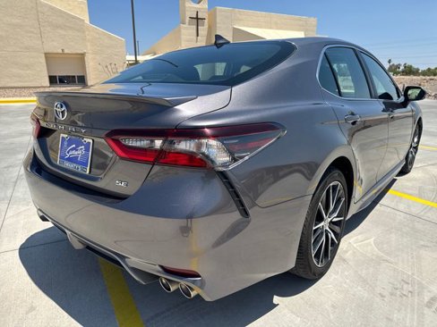 Used 2023 Toyota Camry SE image 5
