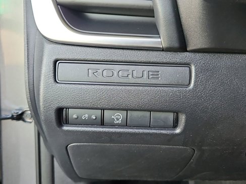 Used 2024 Nissan Rogue S image 15