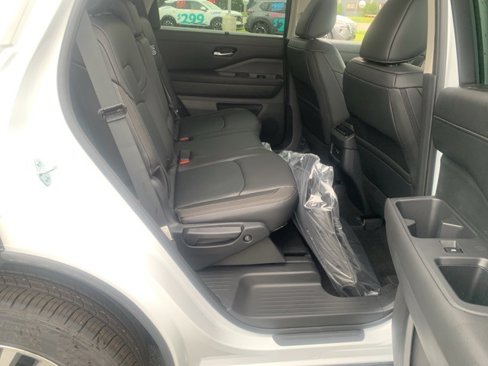 New 2025 Nissan Pathfinder SL image 31