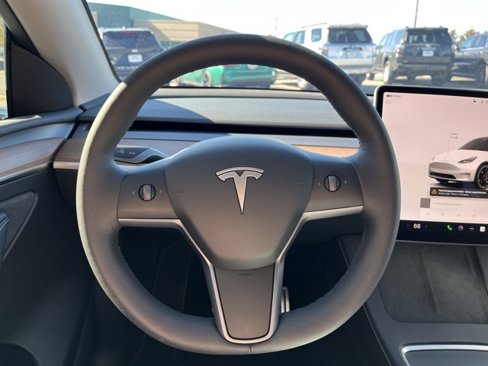 Used 2025 Tesla Model Y Performance image 32