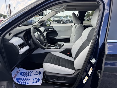 New 2025 Mitsubishi Outlander SE image 10