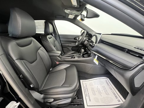 New 2026 Jeep Compass Latitude image 9