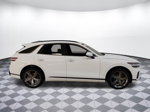 Used 2025 Genesis GV70 3.5T Sport w/ Sport Advanced Package image 5